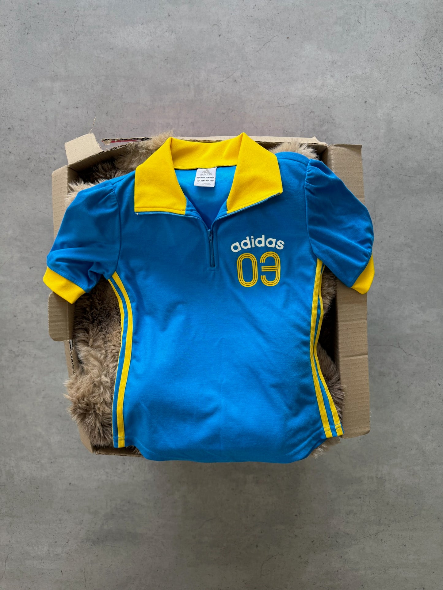 ADIDAS blue + yellow sport shirt ★ Size labelled medium