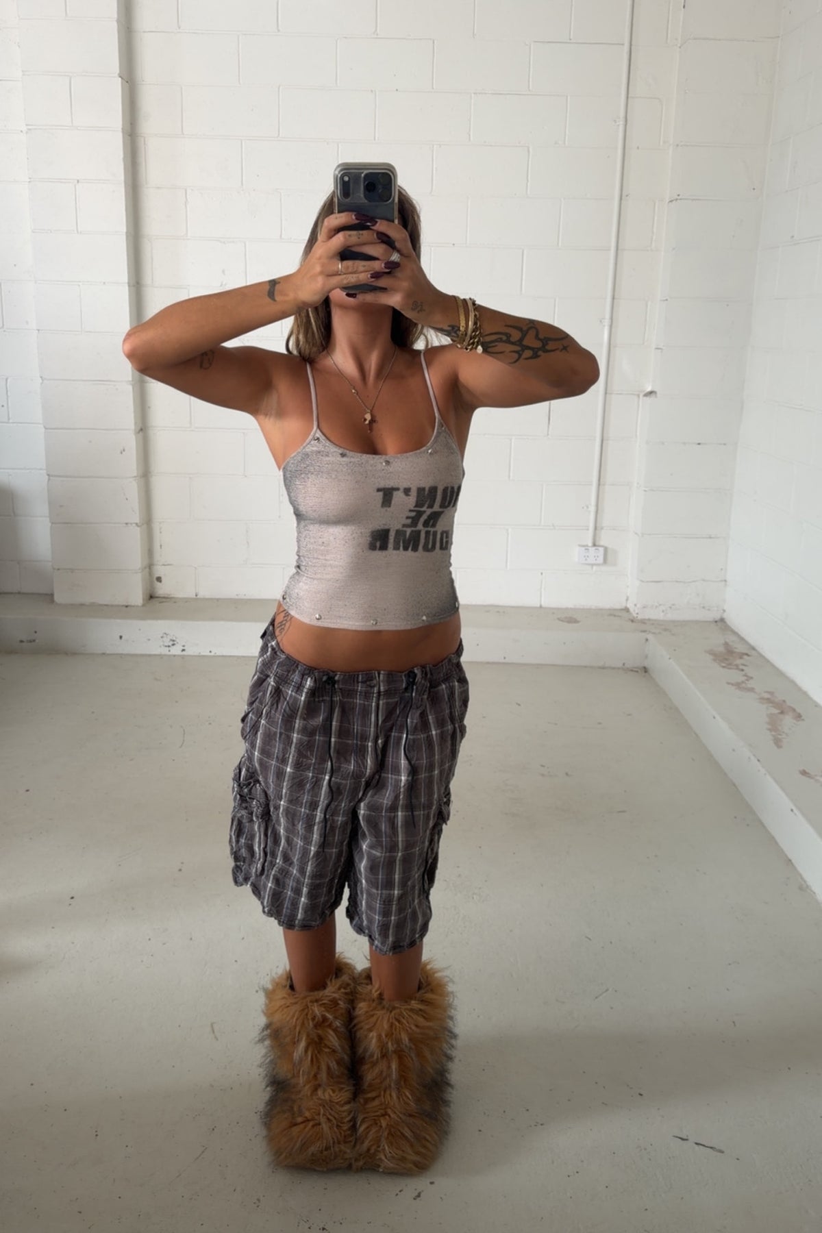 Beige "don't be dumb" studded tank ★ Size est X small