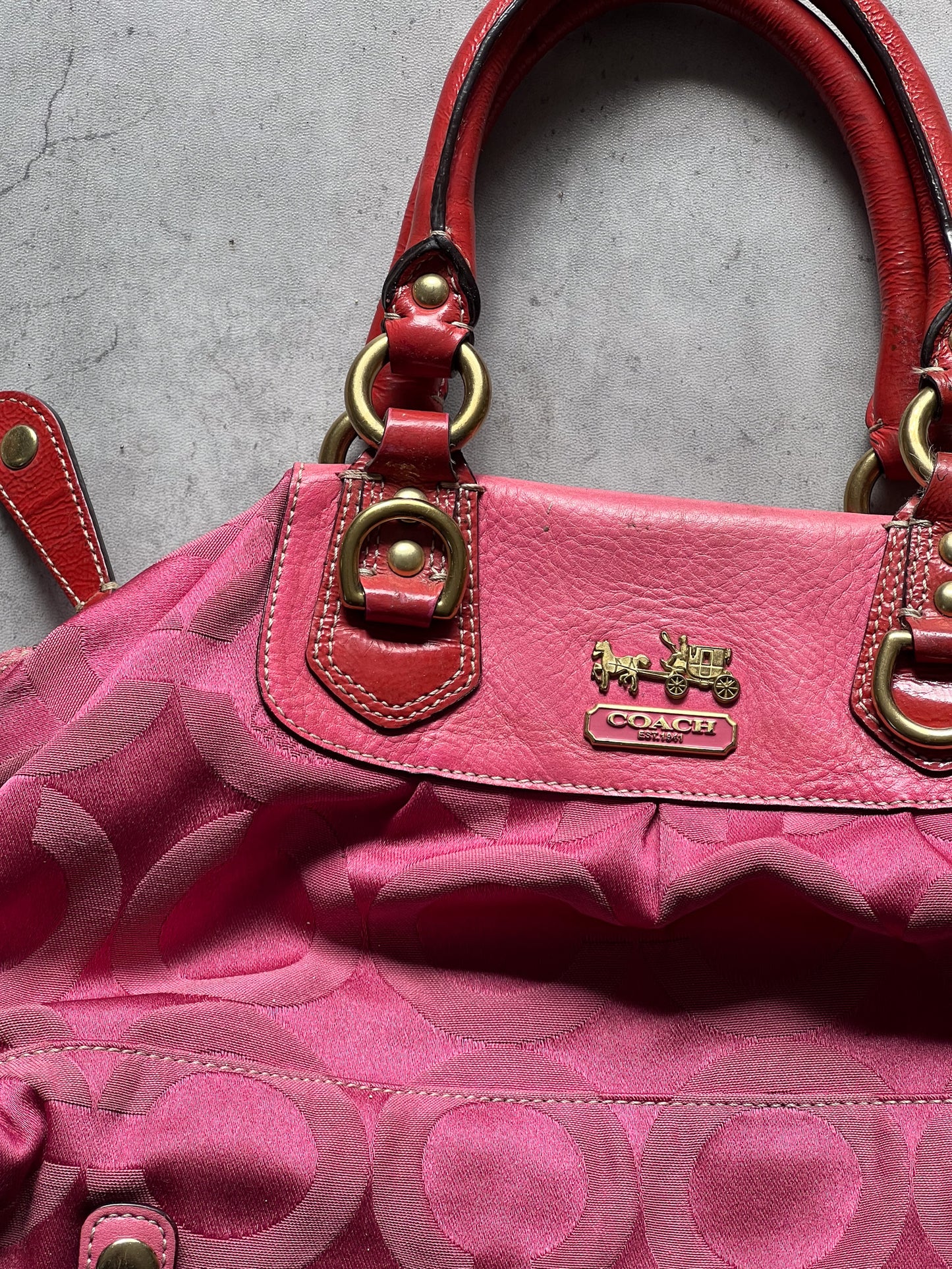 COACH hot pink monogram shoulder-bag + gold hardwear ★