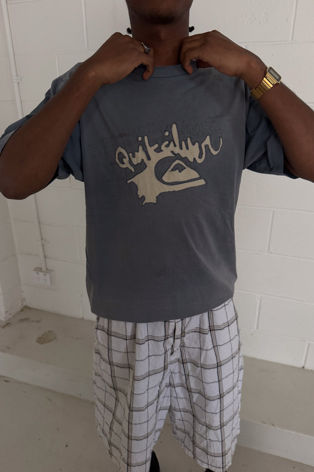 QUICKSILVER spell out  tee ★ Size large
