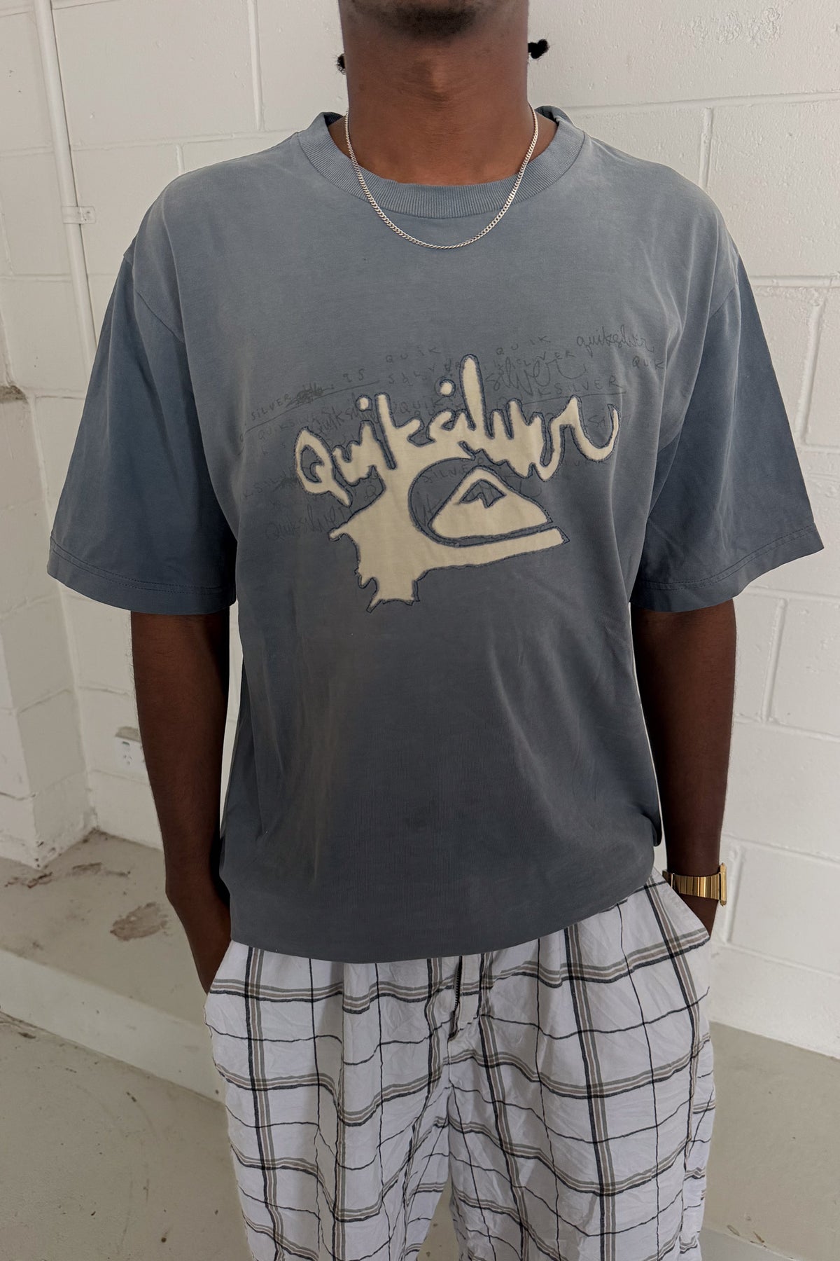 QUICKSILVER spell out  tee ★ Size large
