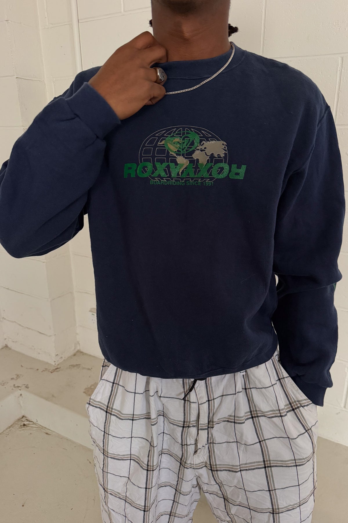 ROXY WORLD navy crewneck ★ Size large