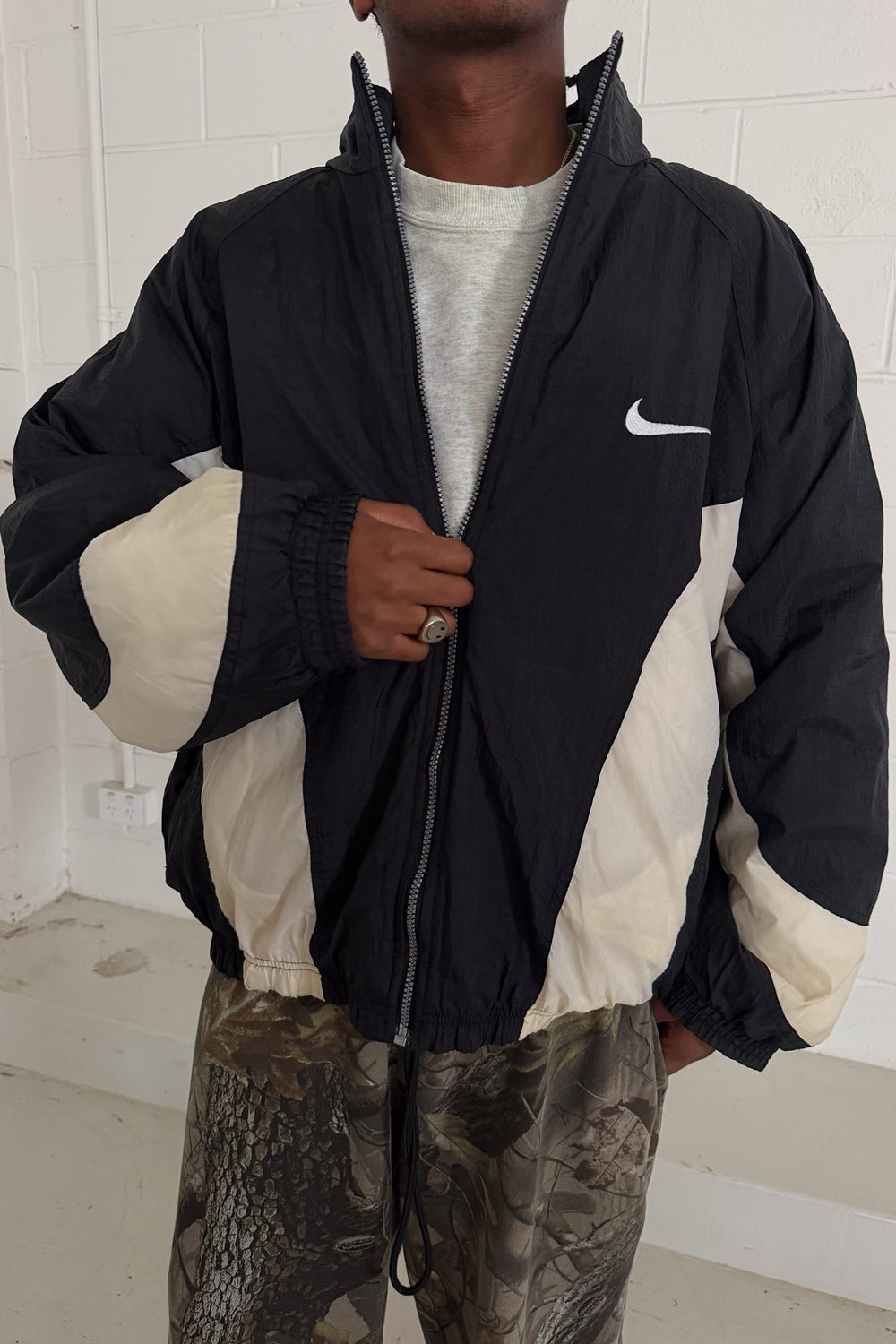 NIKE black & white zip up jacket ★ Size large