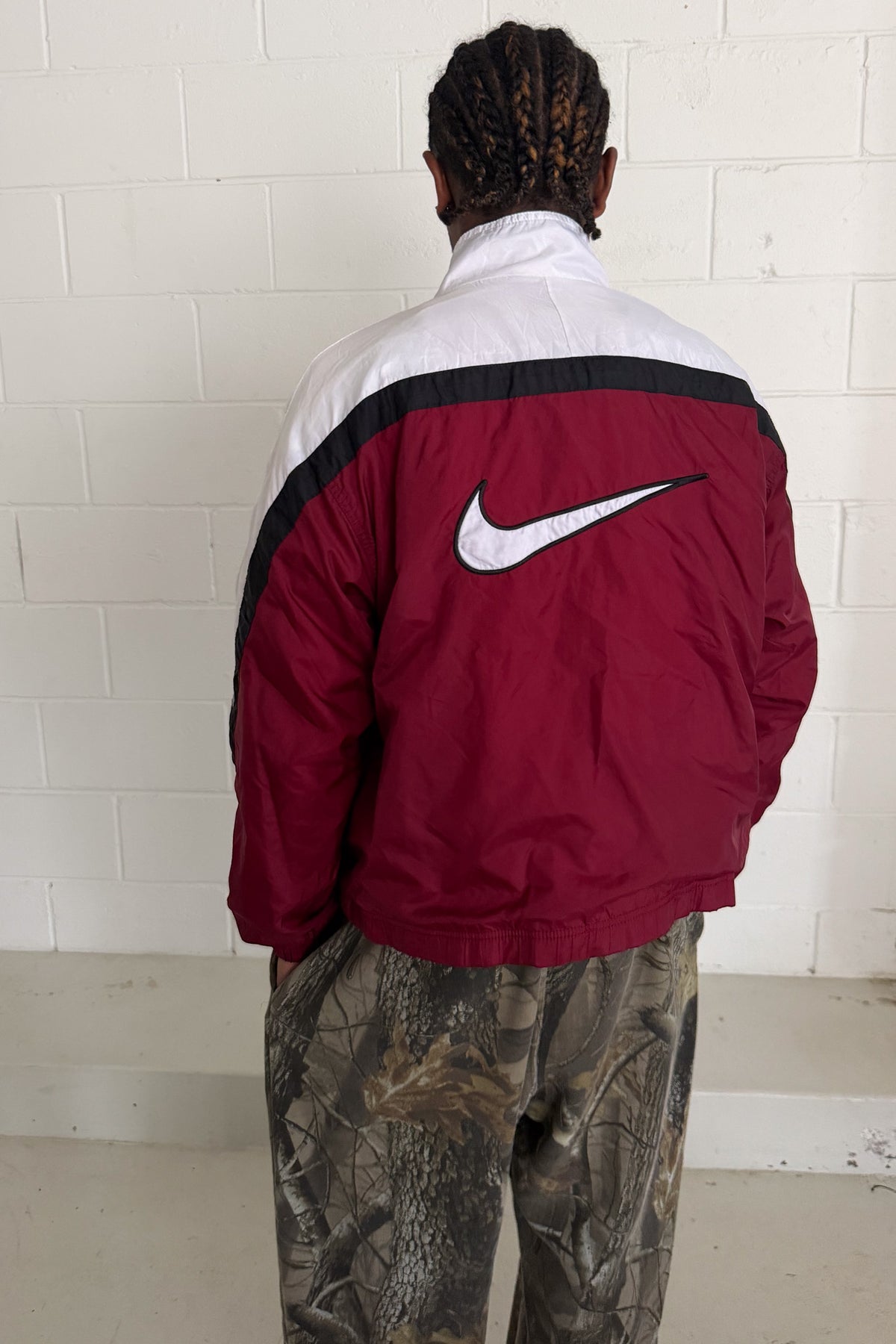 NIKE burgundy & white zip up jacket ★ Size large