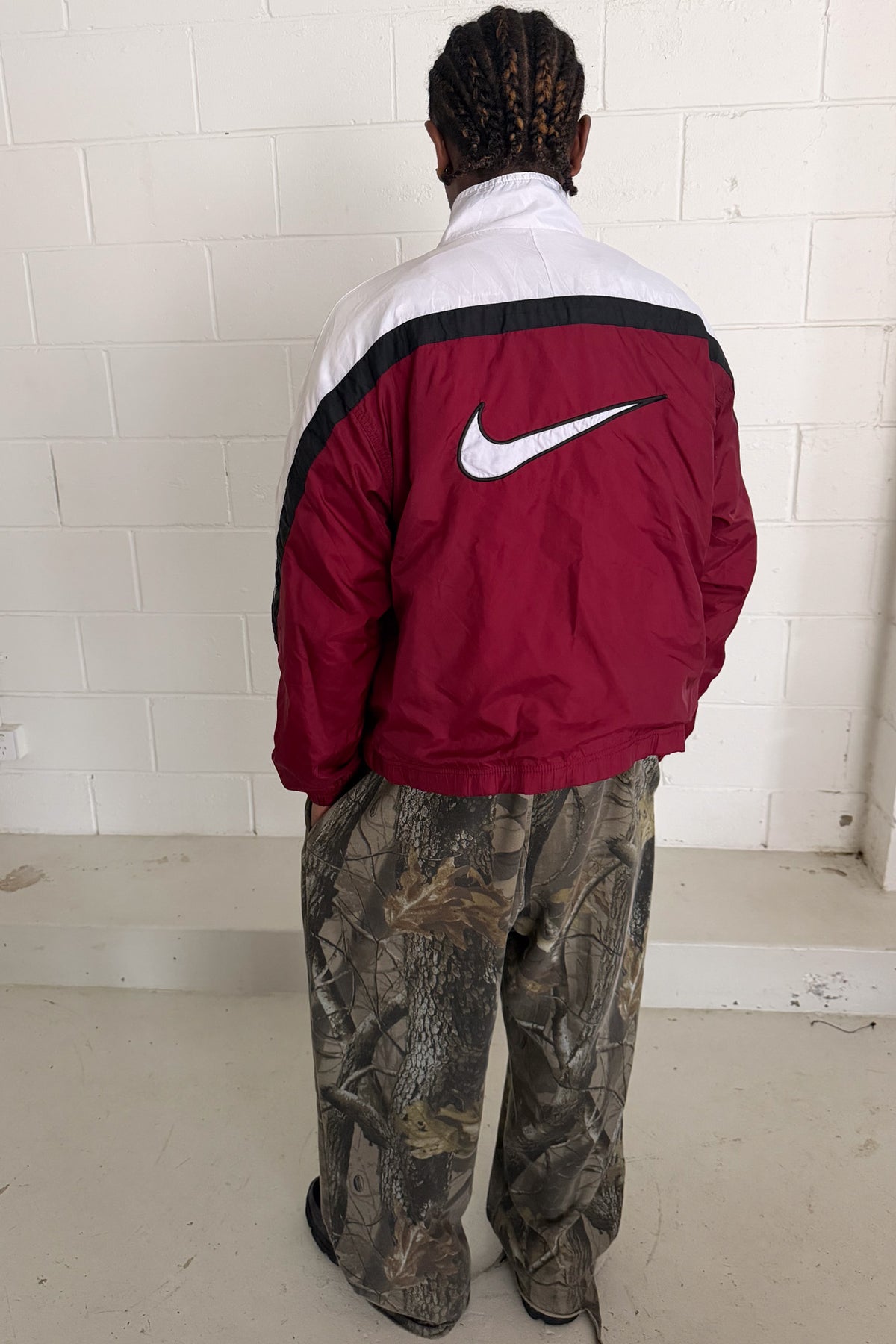 NIKE burgundy & white zip up jacket ★ Size large