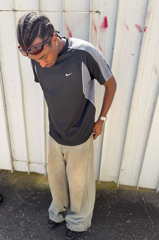 NIKE black & grey tee ★ Size labelled medium