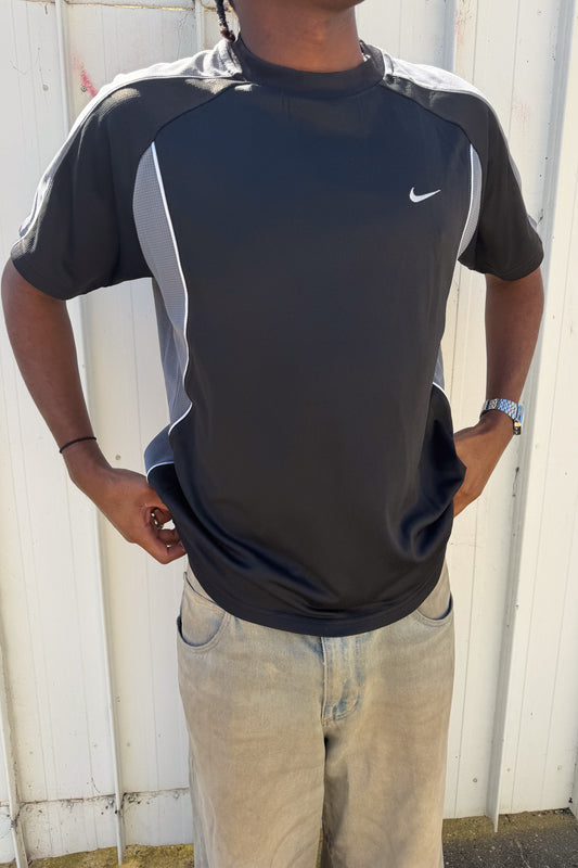 NIKE black & grey tee ★ Size labelled medium
