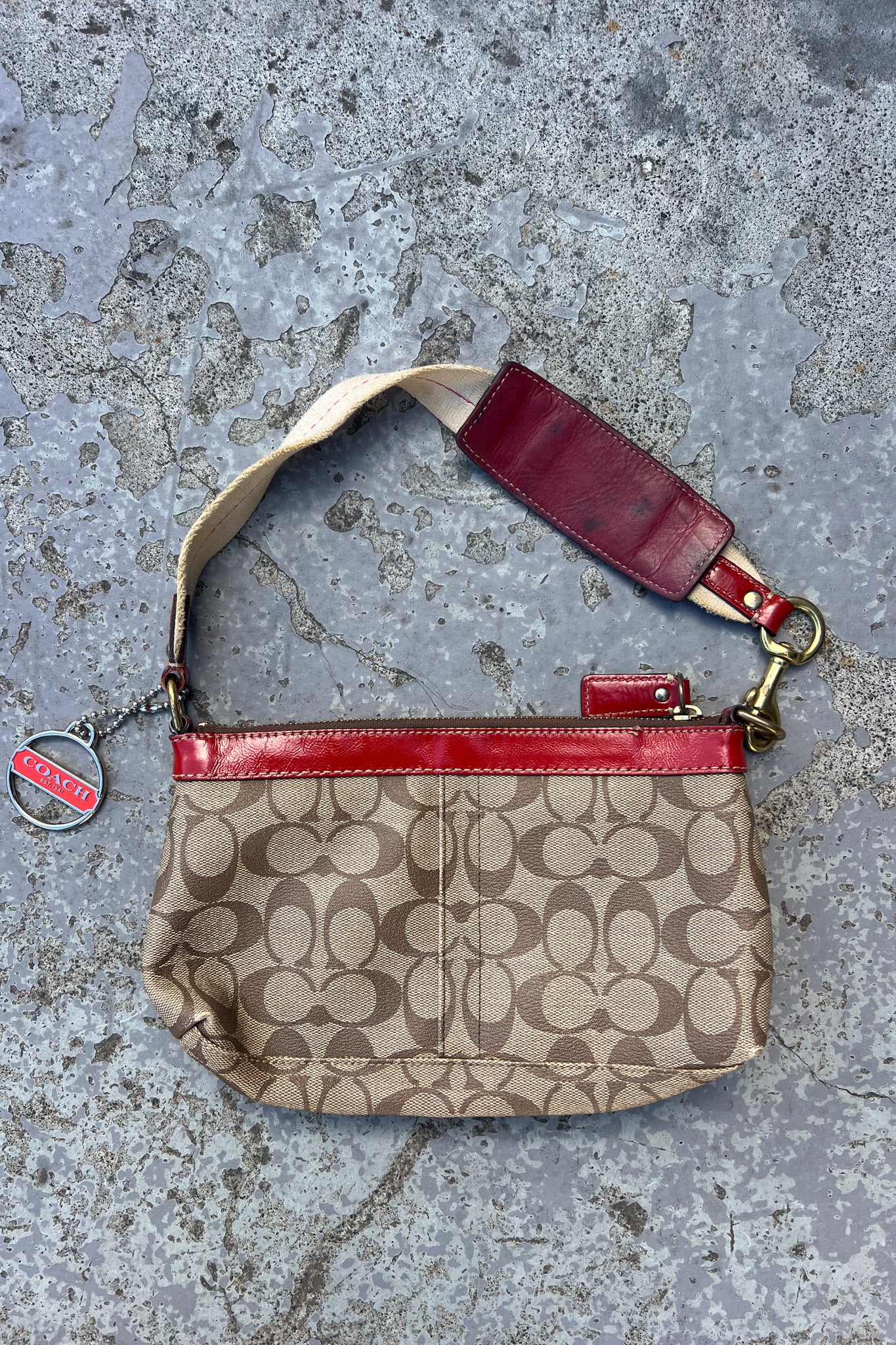 COACH red + monogram hand bag ★