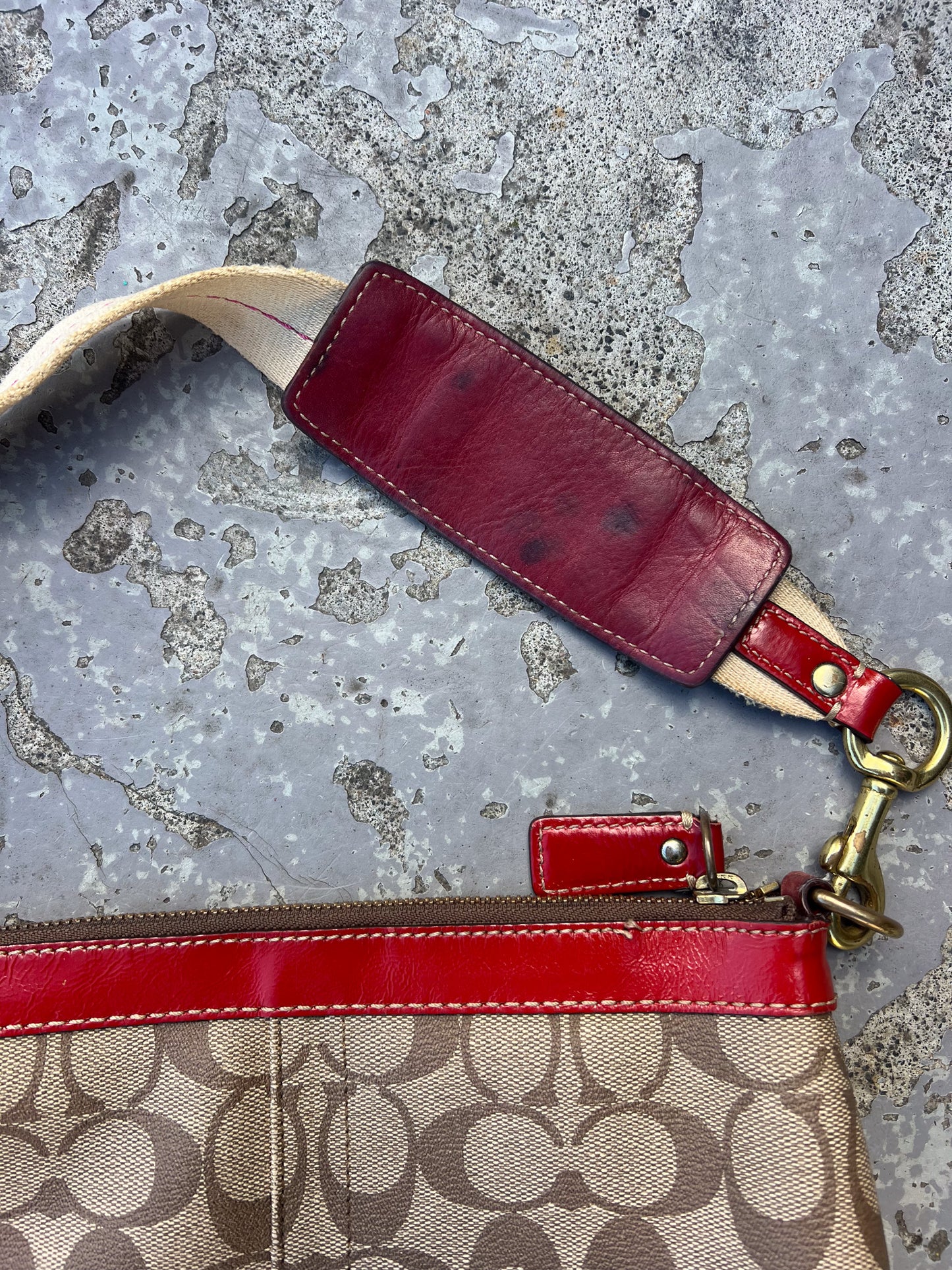 COACH red + monogram hand bag ★