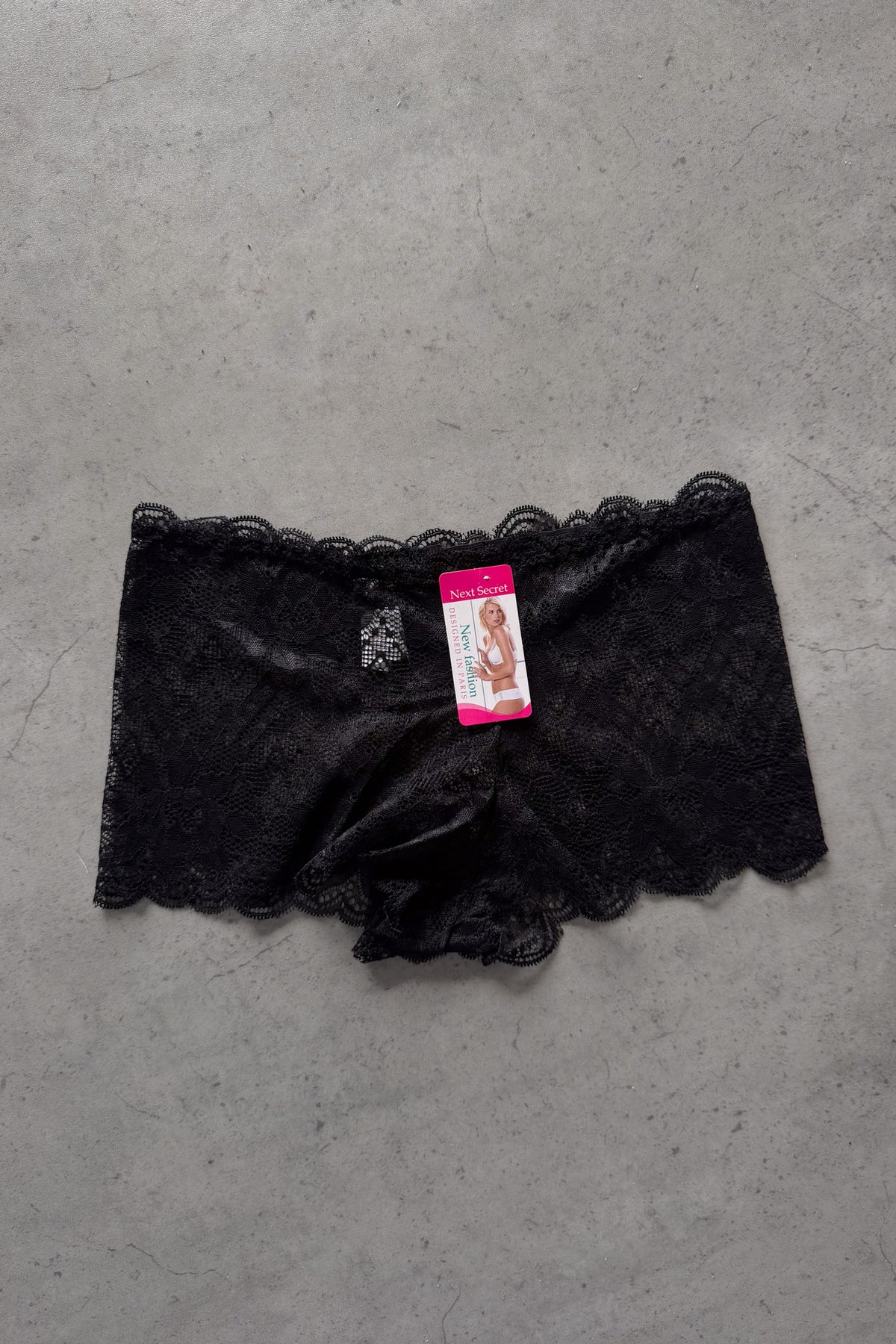 Black booty shorts ★ Medium