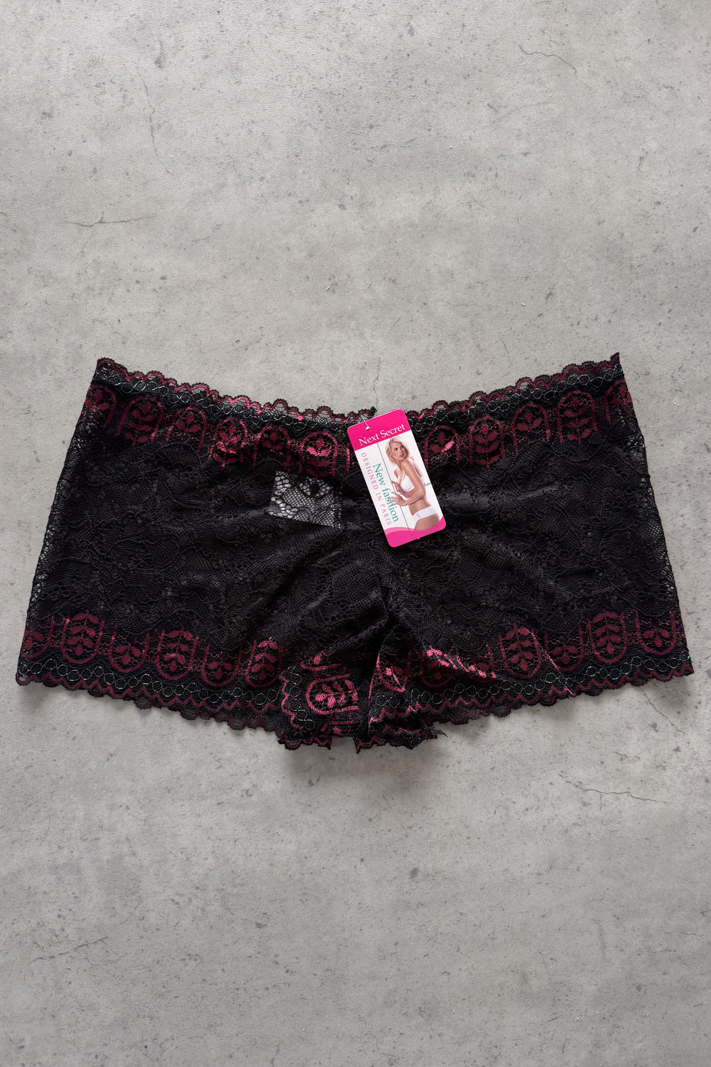 Black & pink booty shorts ★ Medium