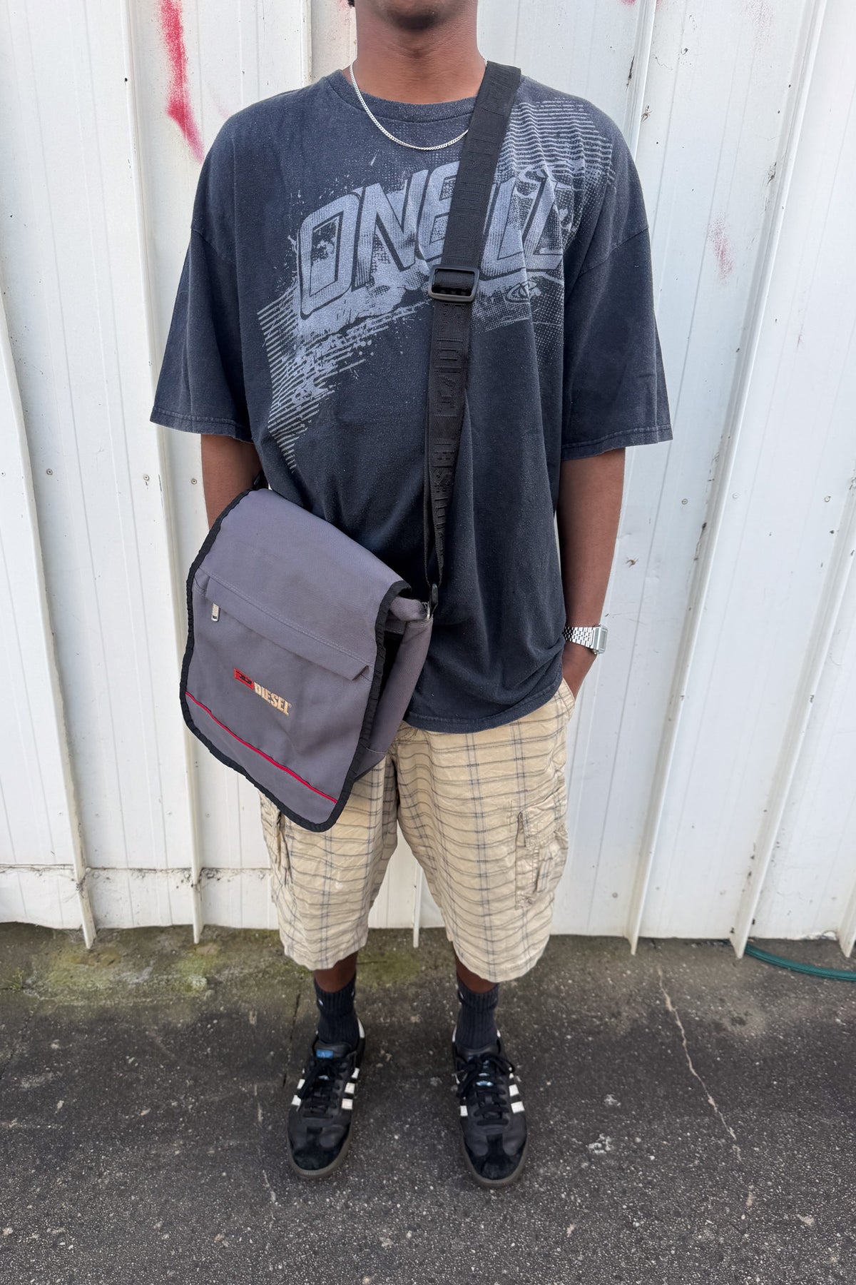 O'NEILL charcoal + grey tee ★ Size est Xlarge