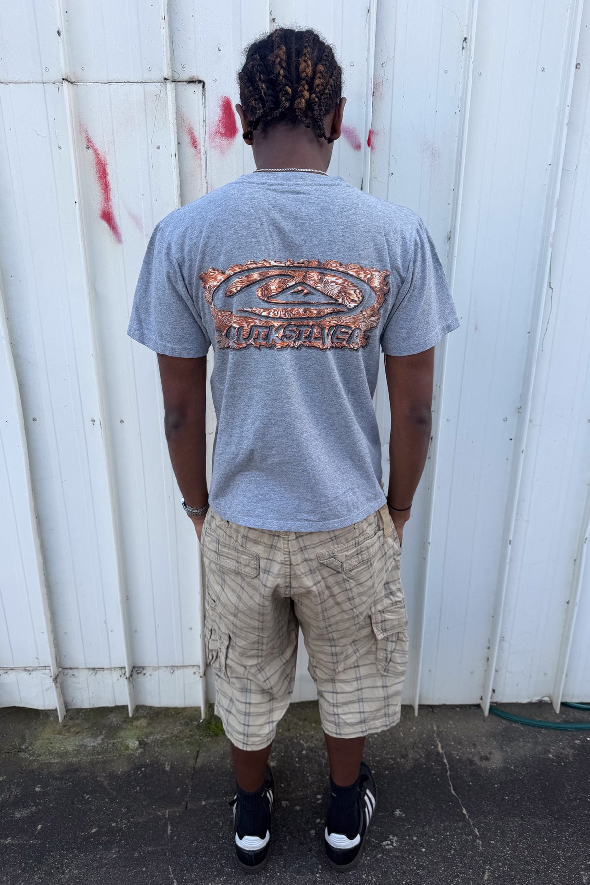 QUICKSILVER grey tee ★ Size labelled small