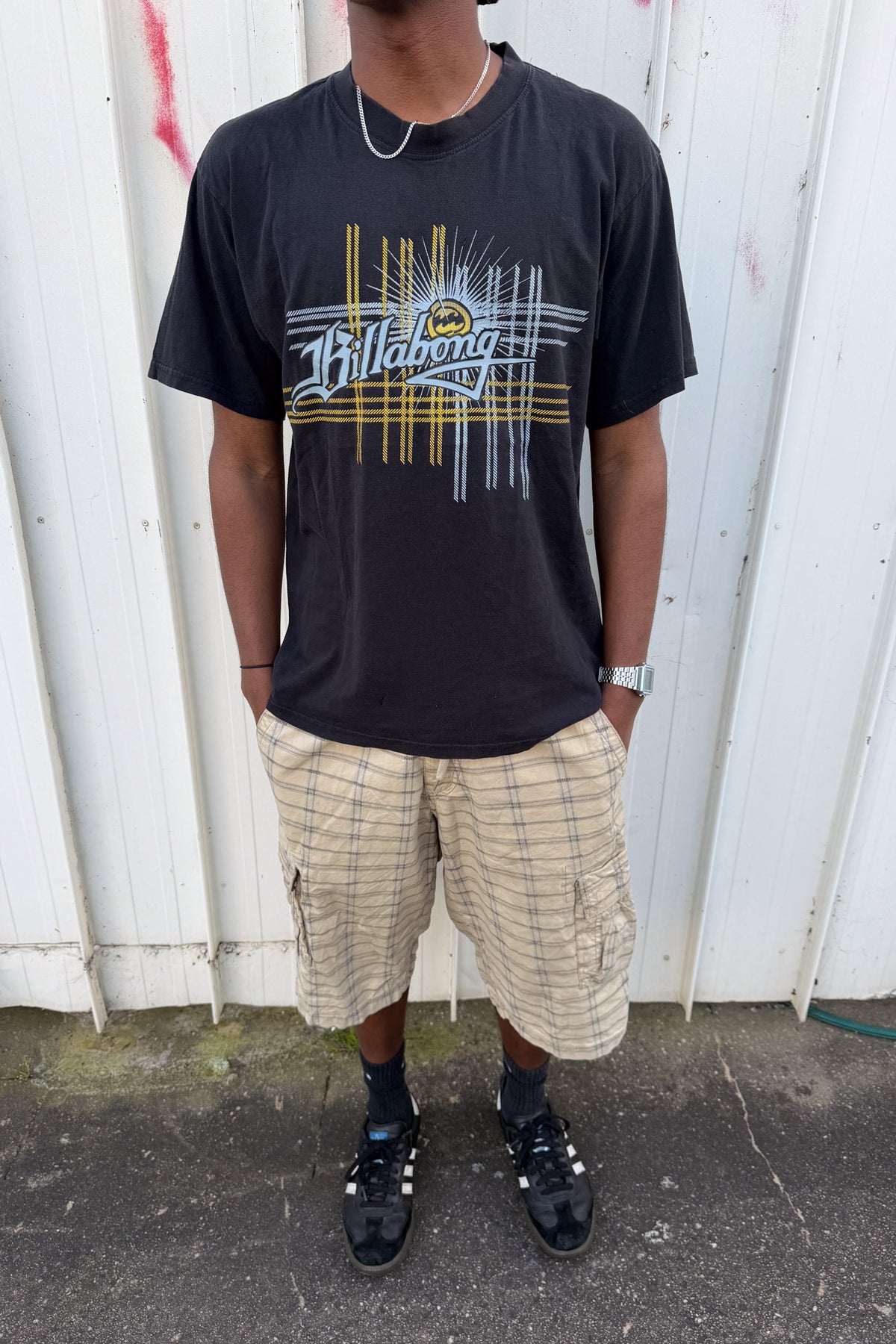 BILLABONG black plaid tee ★ Size labelled small