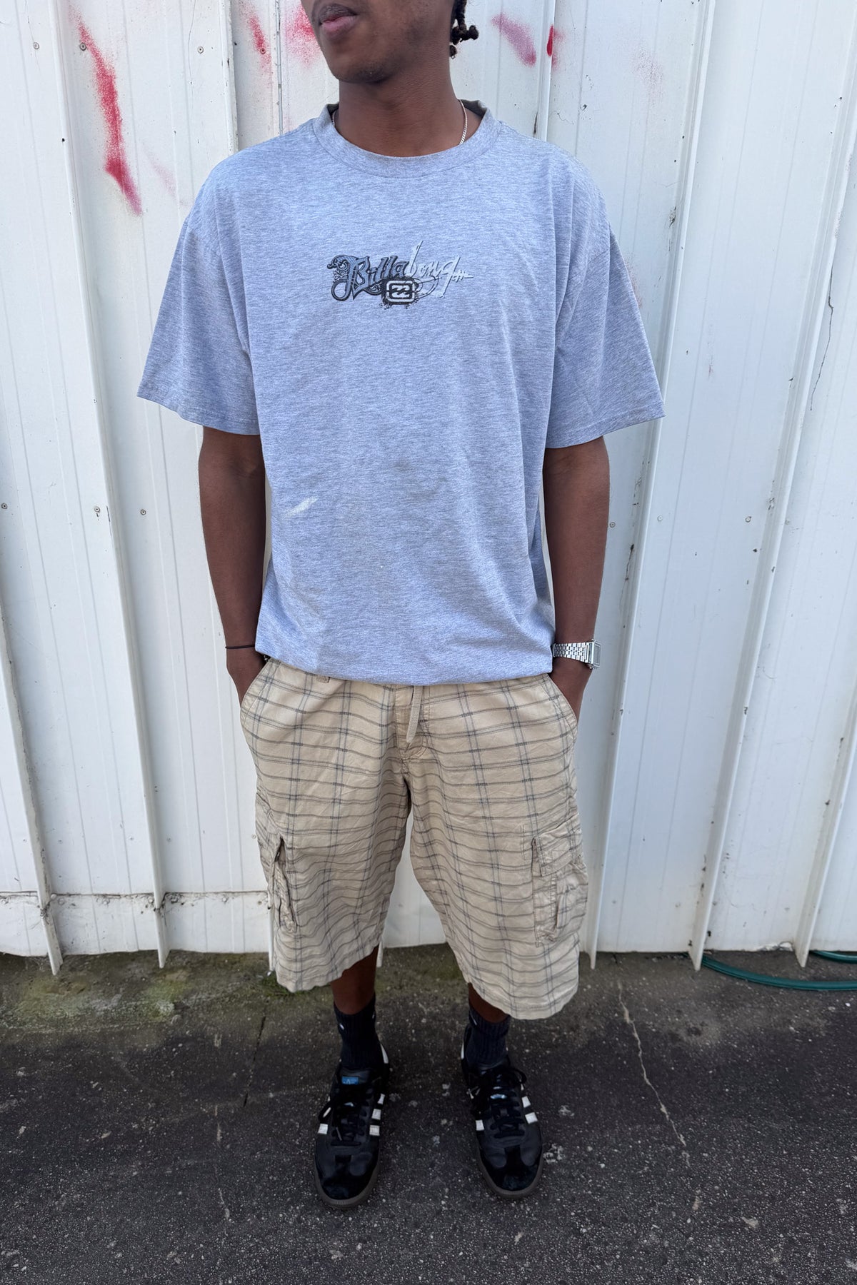 BILLABONG grey tee ★ Size est medium