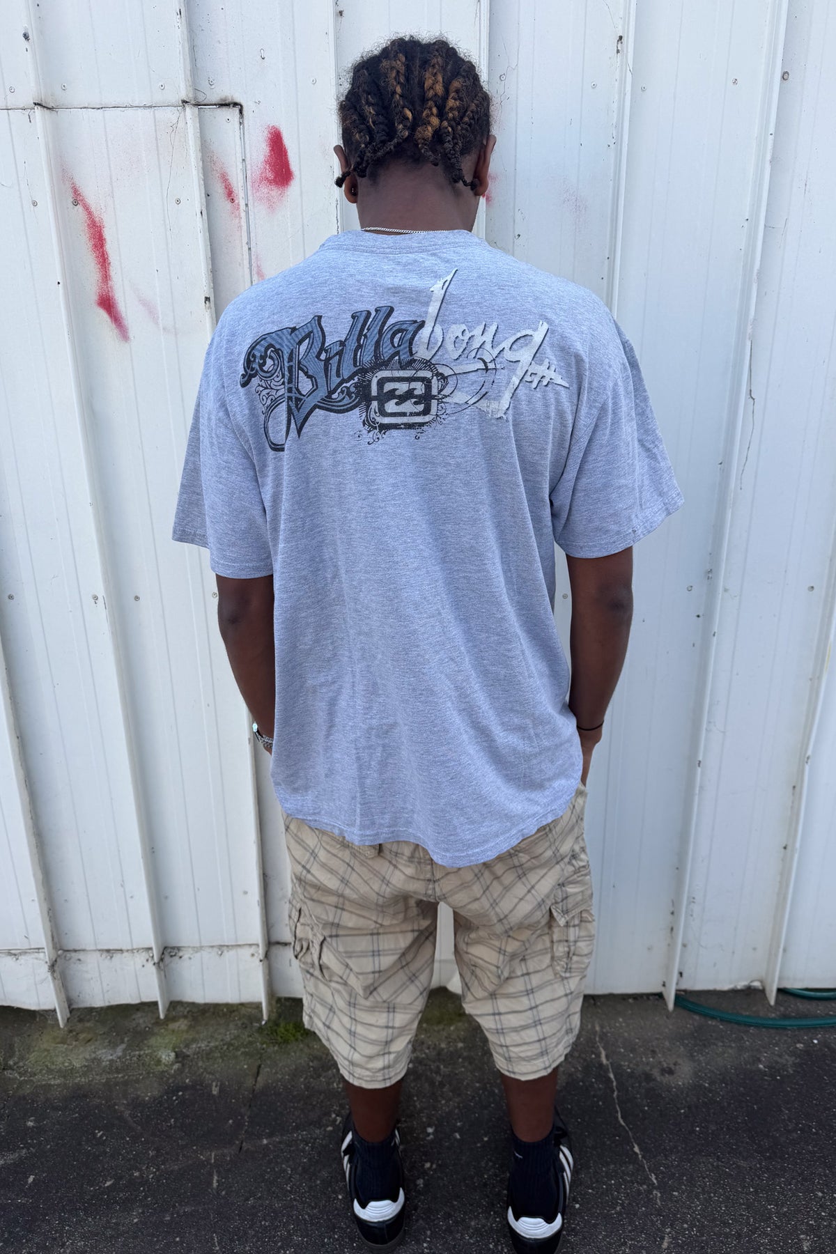BILLABONG grey tee ★ Size est medium