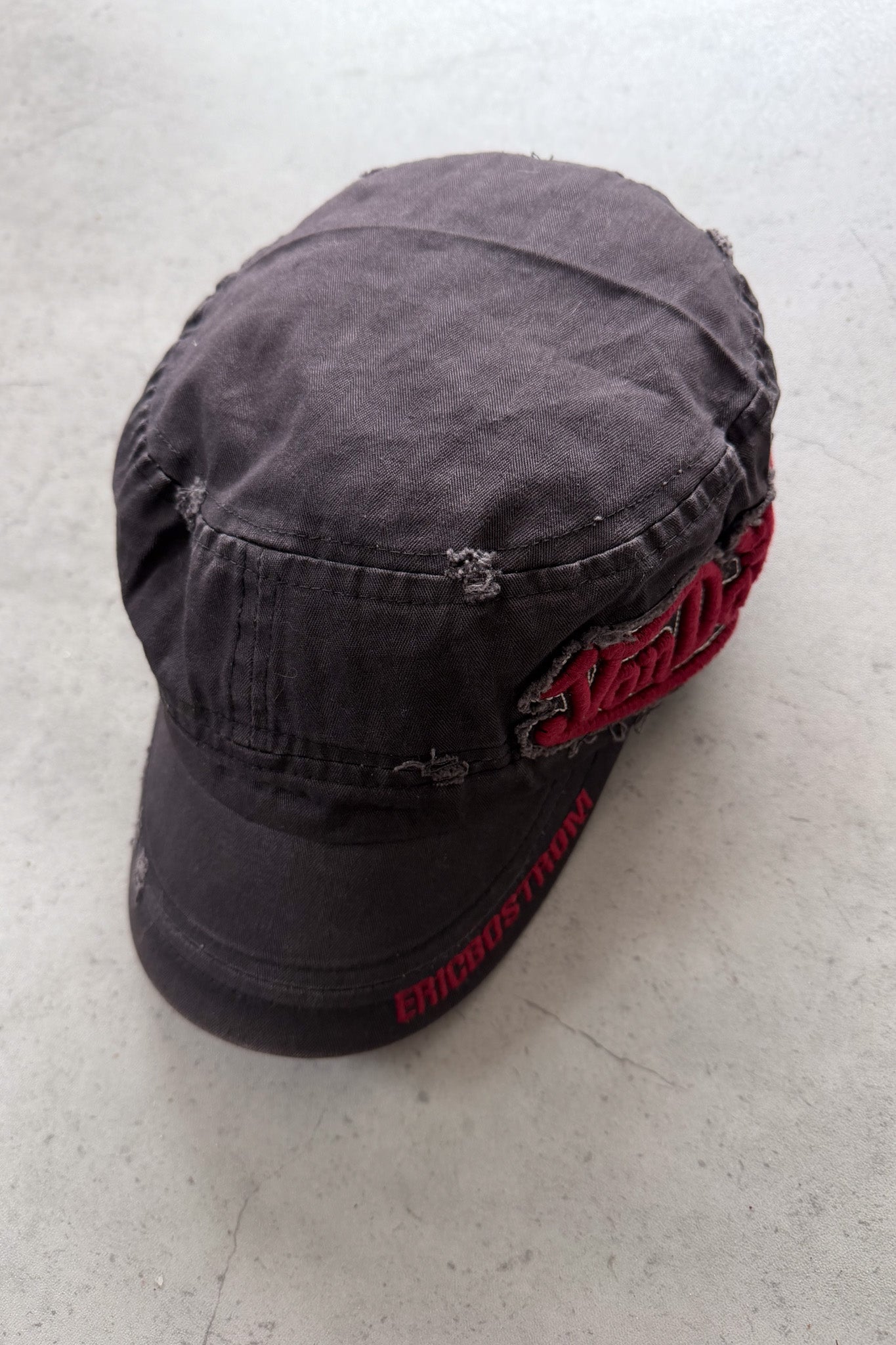 VONDUTCH navy + red cap ★