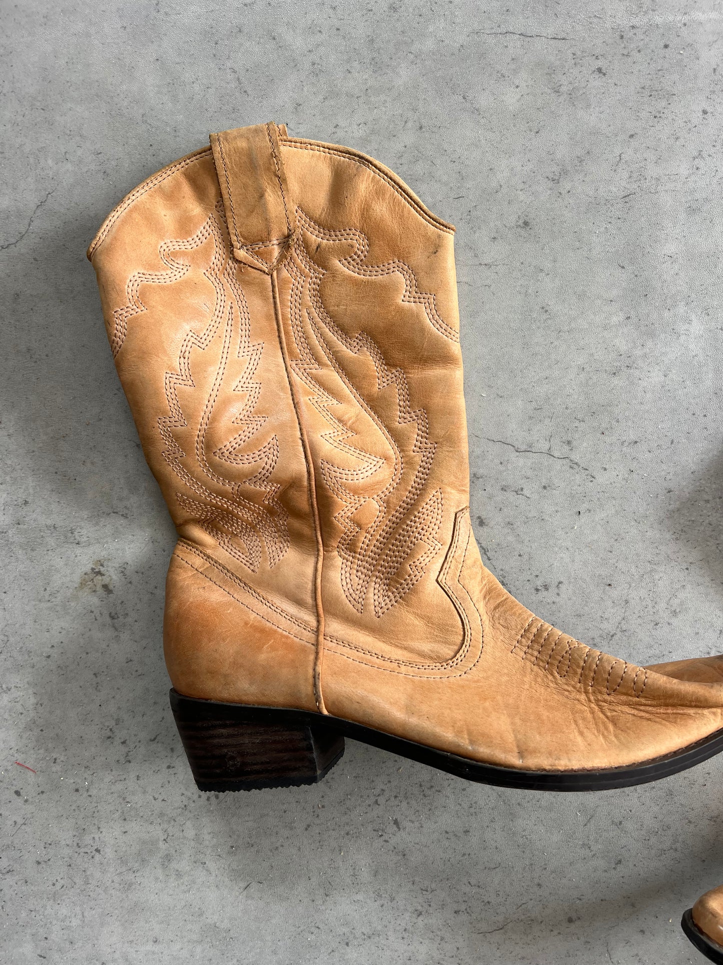 Tan embroidered cowboy boots ★ Size euro 39