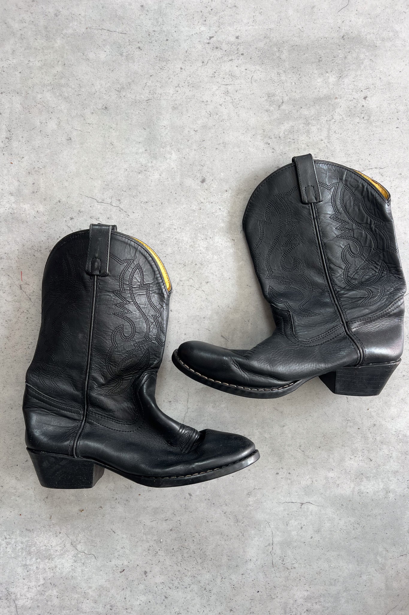 Black green embroidered cowboy boots ★ Size estimated 5