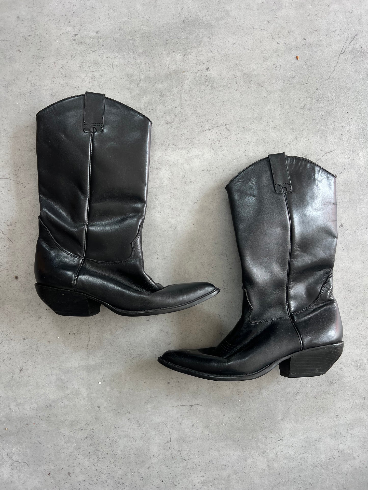 Black leather cowboy boots ★ Size 6.5