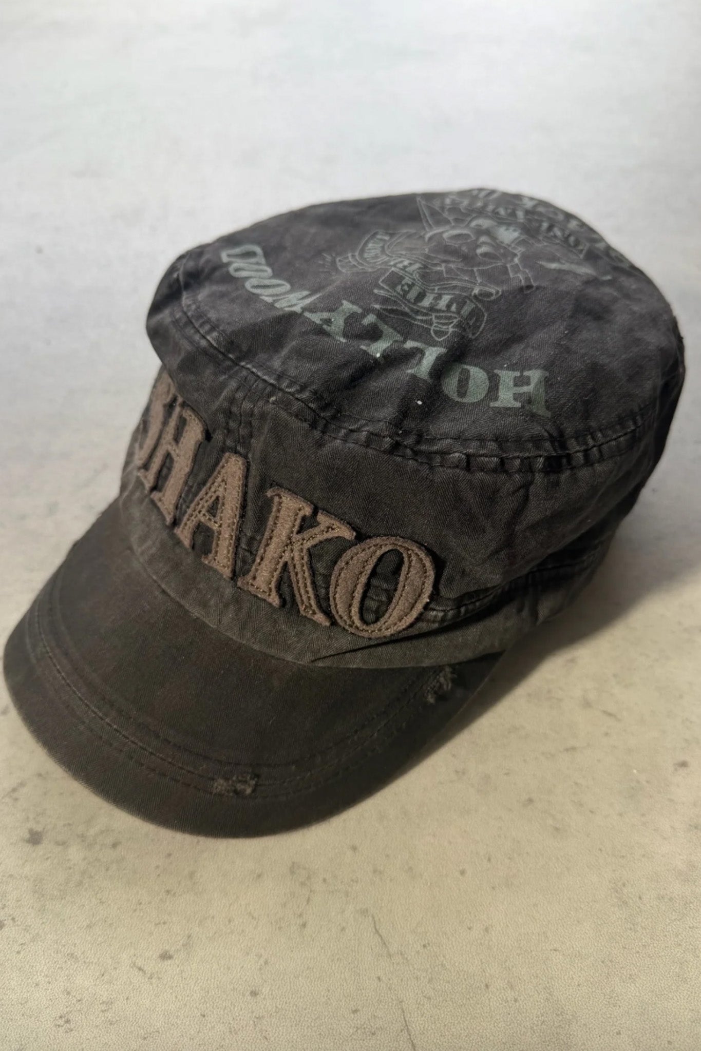Graphic embroidered cadet hat ★